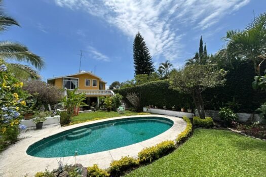Inicio Casa en Venta con Alberca en Lomas de Cuernavaca, Temixco, Morelos